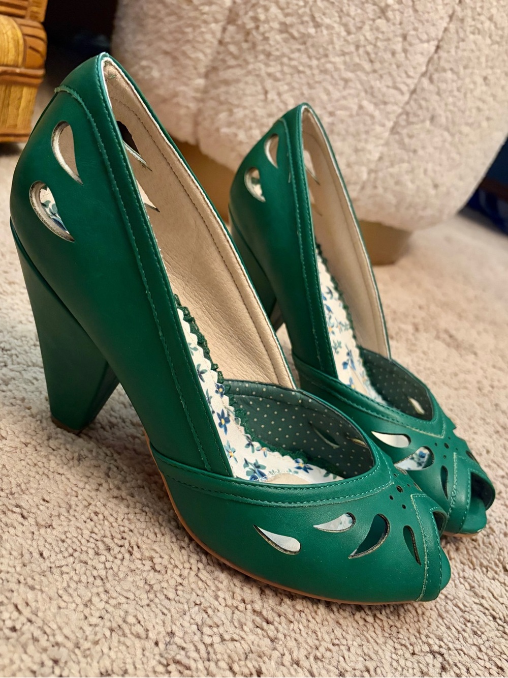 Bettie Page 1940s Green Peep-Toe Cutout Pumps Heels Size 10